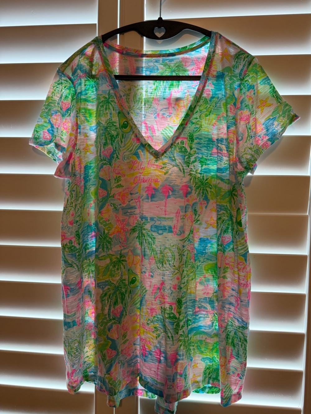 Lilly Pulitzer Etta Tropical V-Neck Tee with Pink & Green Palm Print - Picture 4 of 4